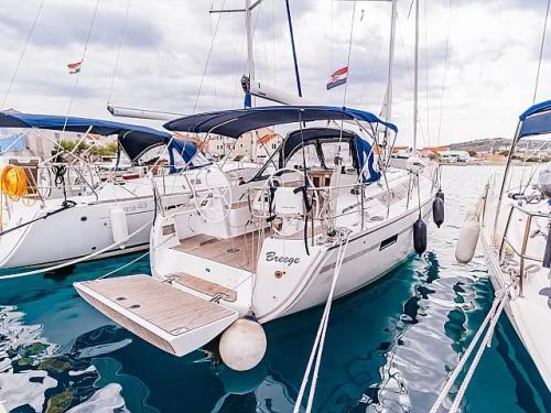 Yacht Bavaria 37 Cruiser for hire in Betina