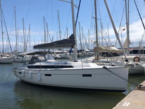 Sailboat Bavaria 37 Cruiser available for charter in Valencia City