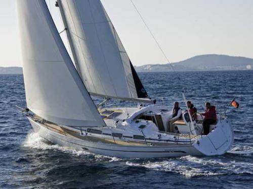 Yacht Bavaria 38 for hire in Marina Hramina
