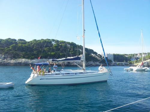 Yacht Bavaria 38 - Sailboat Charter Mahon