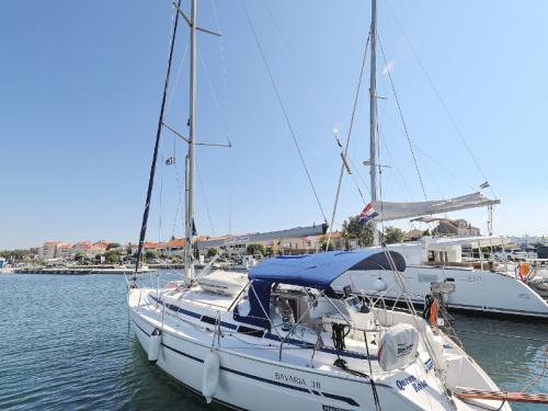 Yacht Bavaria 38 chartern in Split