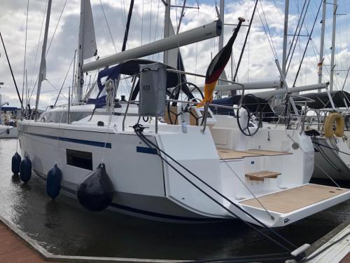 Sailing yacht Bavaria 38 Cruiser for rent in Lemmer