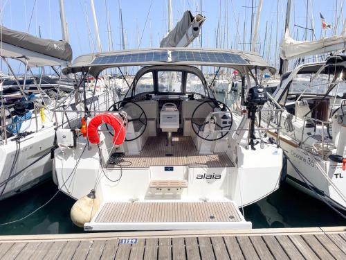 Segelyacht Bavaria 38 Cruiser chartern in Bandol