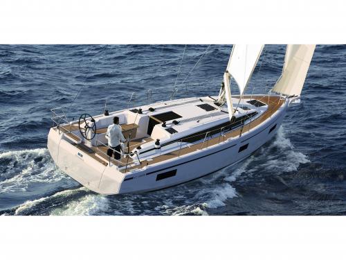 Yacht Bavaria 38 Cruiser available for charter in Trapani