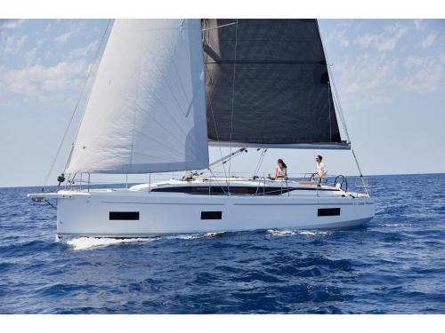 Sailing boat Bavaria 38 Cruiser for hire in Port Mirabello