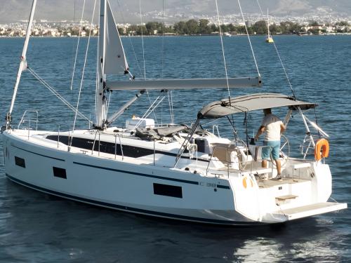 Yacht Bavaria 38 Cruiser for rent in Yes Marina