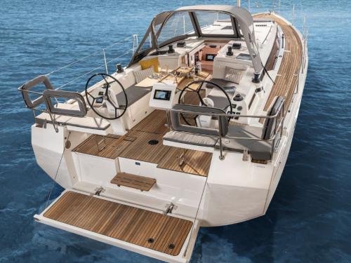 Sailboat Bavaria 38 Cruiser for charter in Tourlos Marina