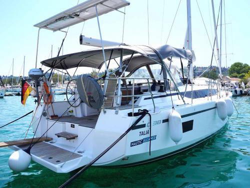 Sailing boat Bavaria 38 Cruiser for hire in Gouvia