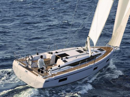Sailing yacht Bavaria 38 Cruiser for rent in Tropea