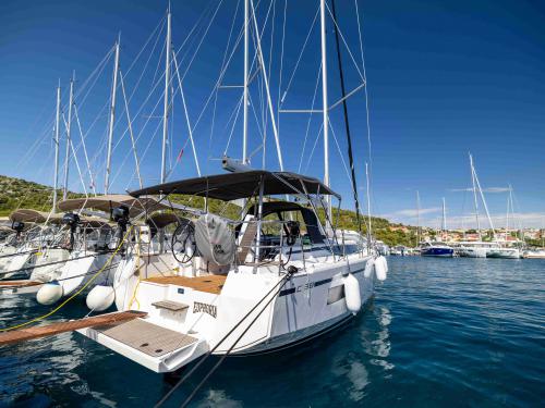 Yacht Bavaria 38 Cruiser chartern in Drage