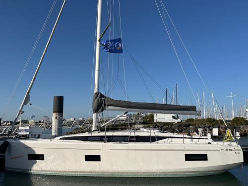 Segelyacht Bavaria 38 Cruiser Yachtcharter in Port des Minimes