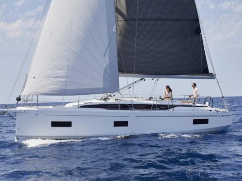 Sailing yacht Bavaria 38 Cruiser for charter in Cogolin