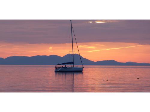 Yacht Bavaria 39 Cruiser available for charter in Gouvia