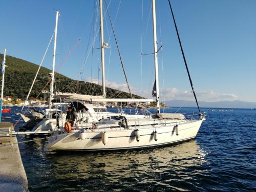 Yacht Bavaria 40 available for charter in Volos