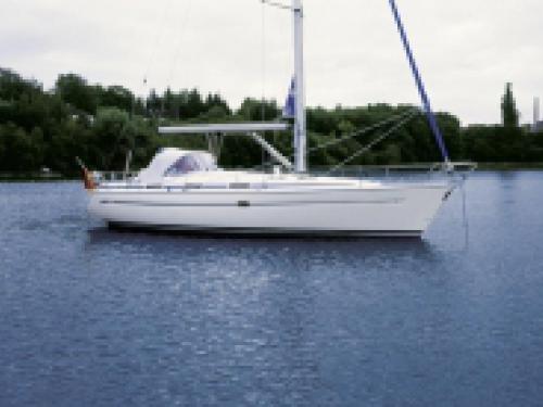 Sailing yacht Bavaria 40 for charter in Alimos Marina Kalamaki