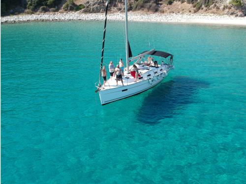 Yacht Bavaria 40 Cruiser available for charter in Kavala