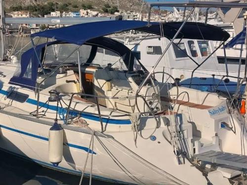 Sailboat Bavaria 40 Cruiser available for charter in Salamina