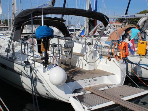 Yacht Bavaria 40 Cruiser available for charter in Vrsar