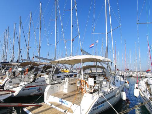 Segelyacht Bavaria 40 Cruiser chartern in Marina Kornati