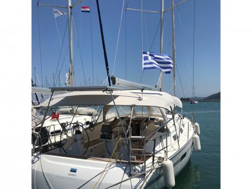 Sailboat Bavaria 40 Cruiser for charter in Nikiana Marina