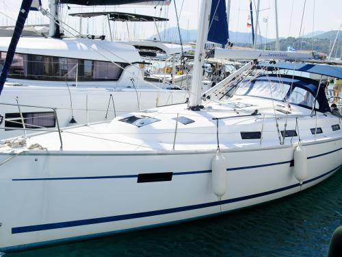 Sailboat Bavaria 40 Cruiser available for charter in Kavala