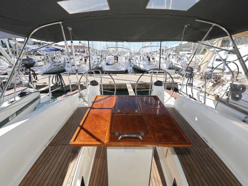 Sailing yacht Bavaria 40 Cruiser available for charter in Trogir