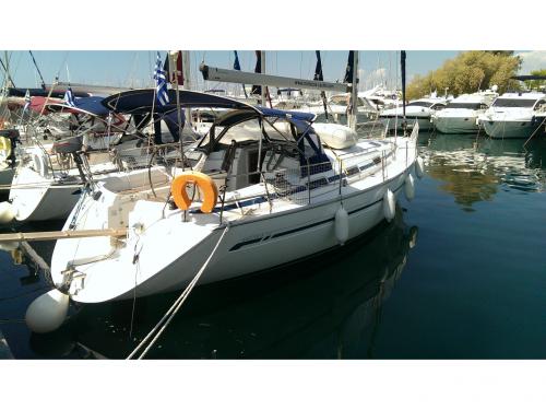 Yacht Bavaria 41 for hire in Alimos Marina Kalamaki