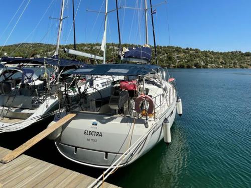Yacht Bavaria 41 for hire in Agia Effimia