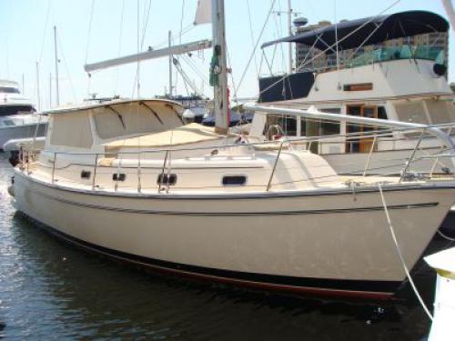 Sailing yacht Bavaria 41 Cruiser for rent in Cape Coral