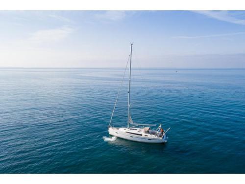 Sailing yacht Bavaria 41 Cruiser for charter in Volos
