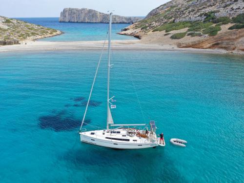 Sailboat Bavaria 41 Cruiser for charter in Lavrio