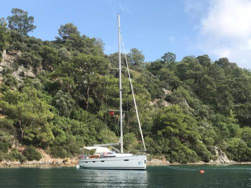 Sailing boat Bavaria 41 Cruiser for hire in Goecek