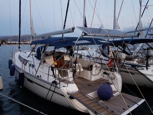 Yacht Bavaria 41 Cruiser for charter in Lefkas