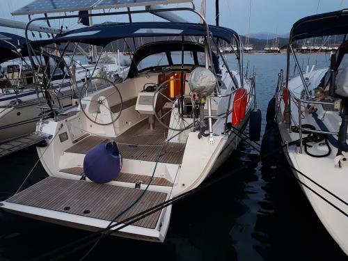 Sailboat Bavaria 41 Cruiser for charter in Lefkas Marina