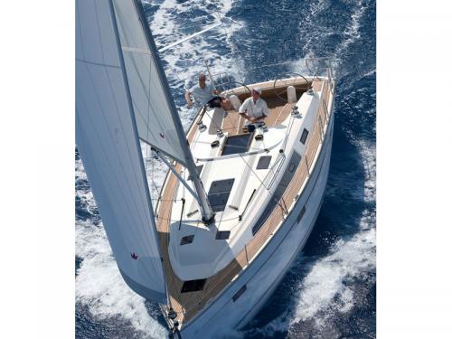 Sailing boat Bavaria 41 Cruiser available for charter in Naples