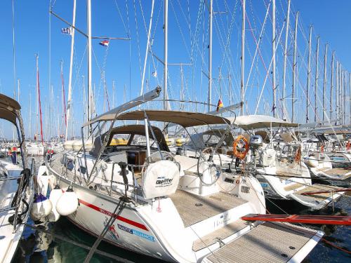Sailing boat Bavaria 41 Cruiser for rent in Marina Veruda