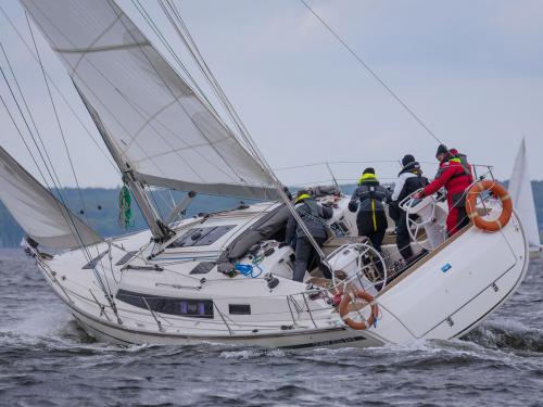 Sailboat Bavaria 41 Cruiser for hire in Heiligenhafen