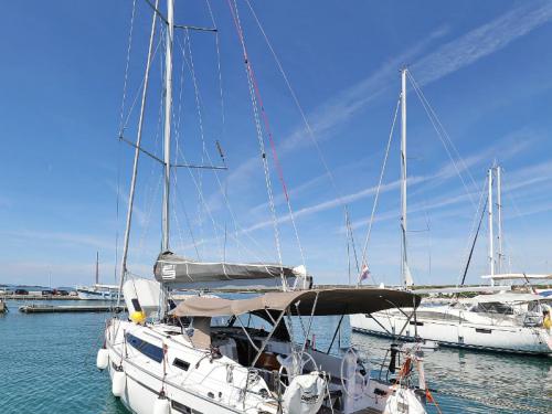 Segelyacht Bavaria 41 Cruiser chartern in Marina Hramina