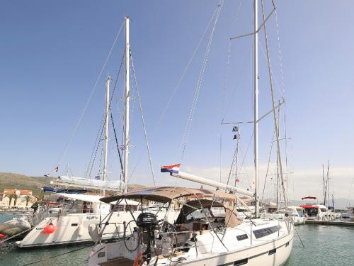 Sailboat Bavaria 41 Cruiser for hire in ACI Marina Trogir