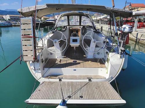 Sailing boat Bavaria 41 Cruiser for hire in Lefkas