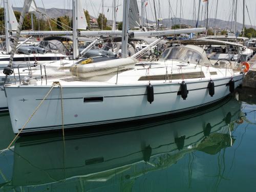 Yacht Bavaria 41 Cruiser for rent in Alimos Marina Kalamaki
