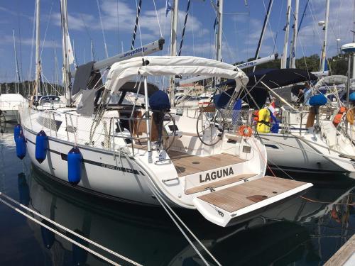 Yacht Bavaria 41 Cruiser for rent in Vrsar