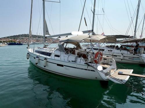 Yacht Bavaria 41 Cruiser for rent in Palma
