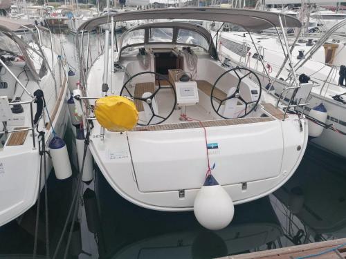 Sailboat Bavaria 41 Cruiser available for charter in Pula