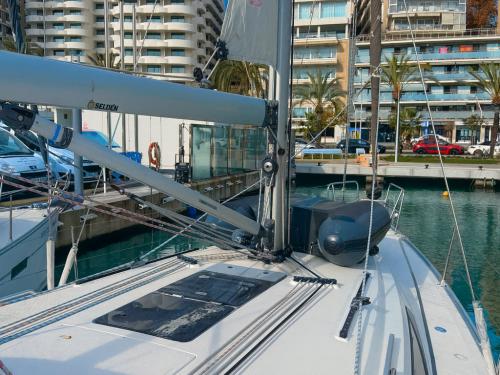 Sailing yacht Bavaria 41 Cruiser for rent in Marina Naviera Balear
