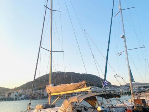 Sailboat Bavaria 42 Cruiser for hire in Salaminas Marina