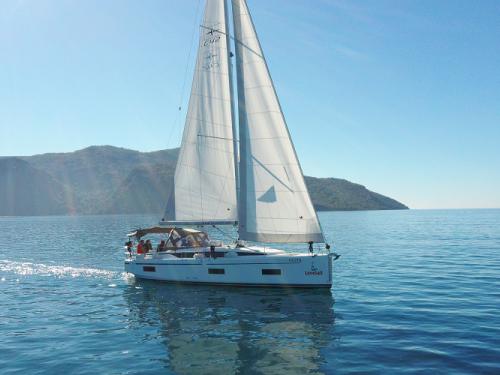 Yacht Bavaria 42 Cruiser available for charter in Ece Saray Marina