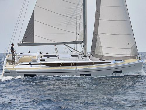 Sailing yacht Bavaria 42 Cruiser available for charter in Heiligenhafen