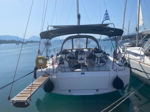 Yacht Bavaria 42 Cruiser available for charter in Athens
