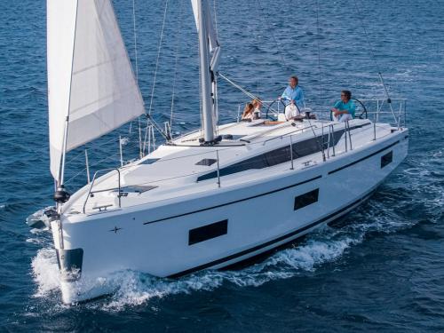 Sailboat Bavaria 42 Cruiser for rent in Lefkas